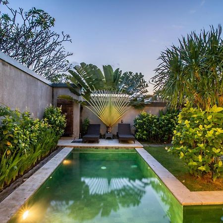 Villa Nadya Seminyak Exterior foto
